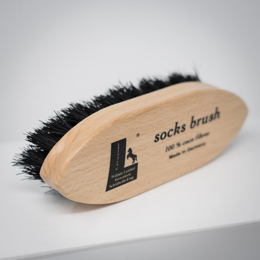 Wood LOVE! Die "Socks Brush" zaubert deinem Pferd glänzend saubere Fesseln