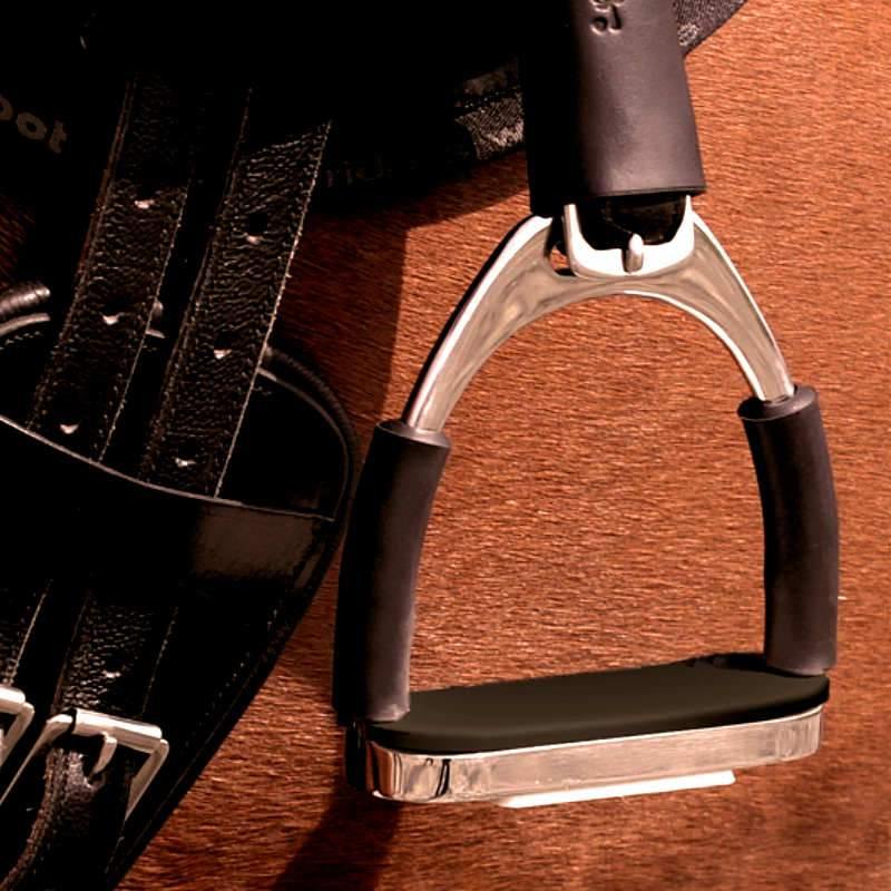 Safety First! Besonderer Sicherheits-Steigbügel mit Gelenk von Barefoot - Pferdefluesterei-Shop