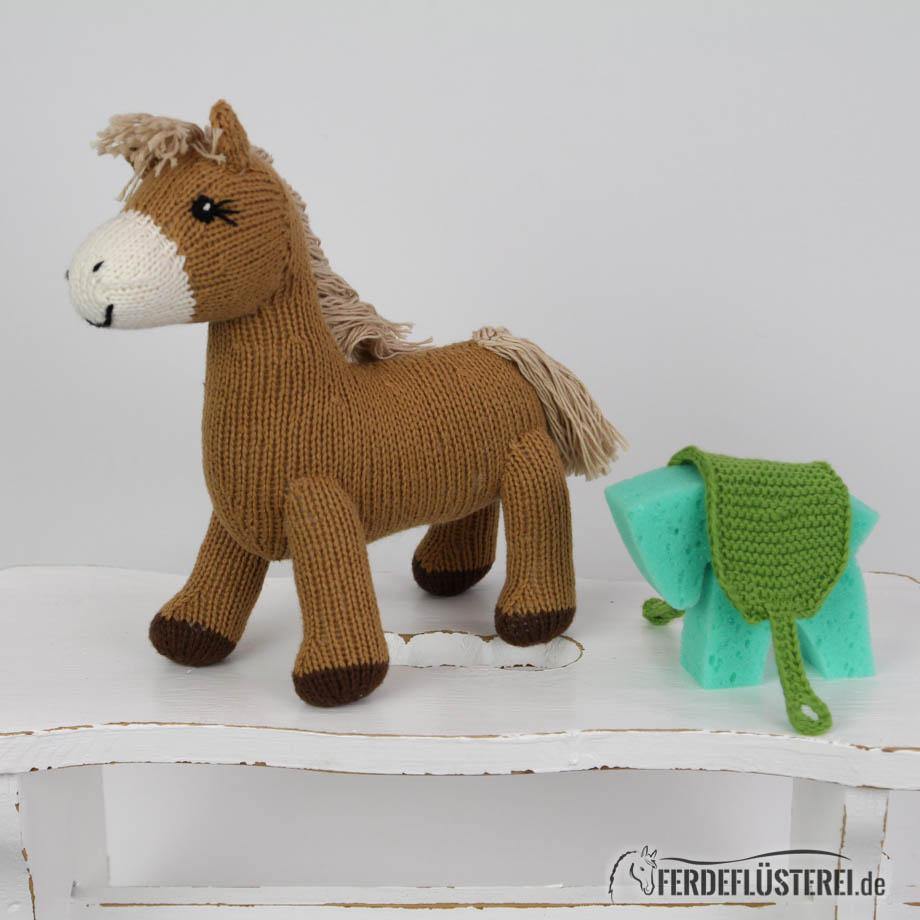Charity-Kuscheltier Pferdchen! Stormy ist das perfekte Geschenk für Kinder - Pferdefluesterei-Shop